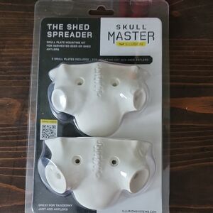 Skull Master Shed Spreader - White
